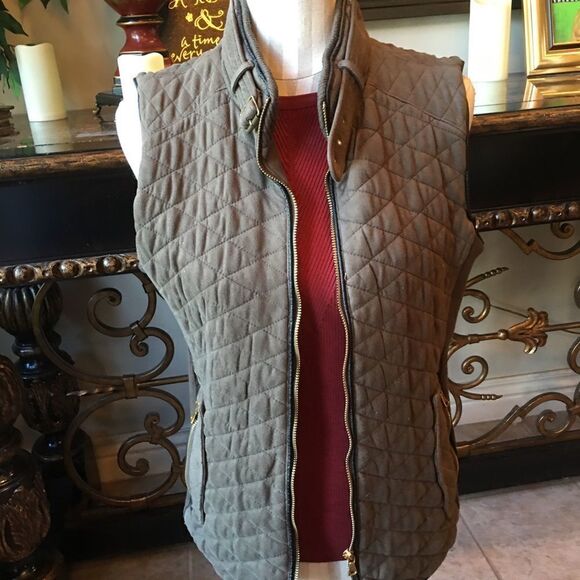 Exquisite Construction & Detail Vest - Picture 1 of 8